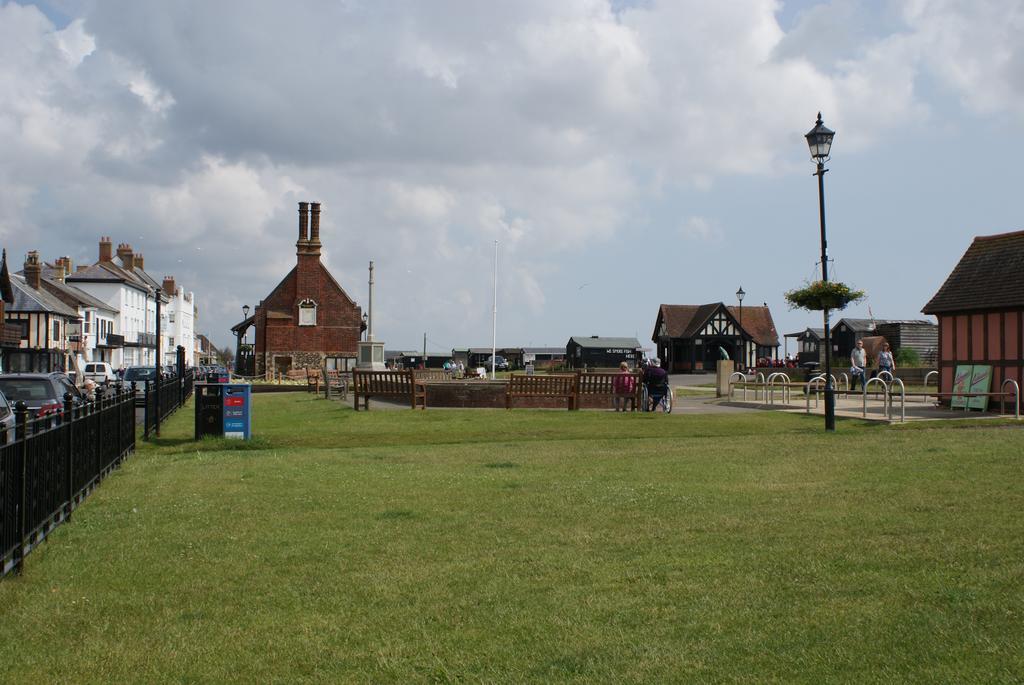 Tirah Guest House Aldeburgh Bagian luar foto